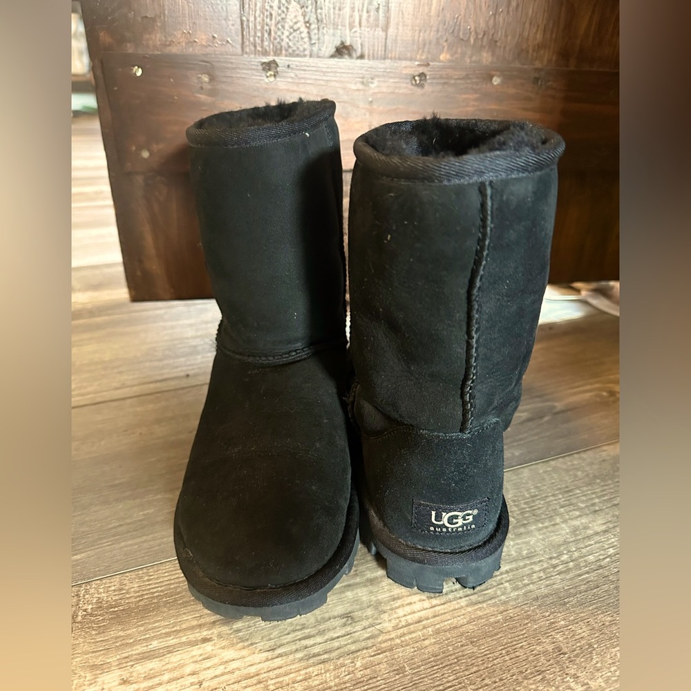 UGG Classic Short Boots
